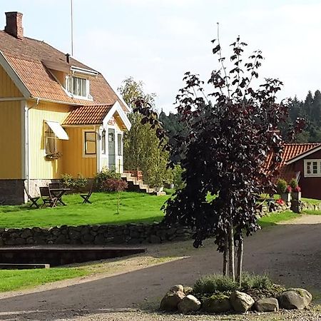 Älgbergets Bed&Breakfast Ucklum Exterior foto