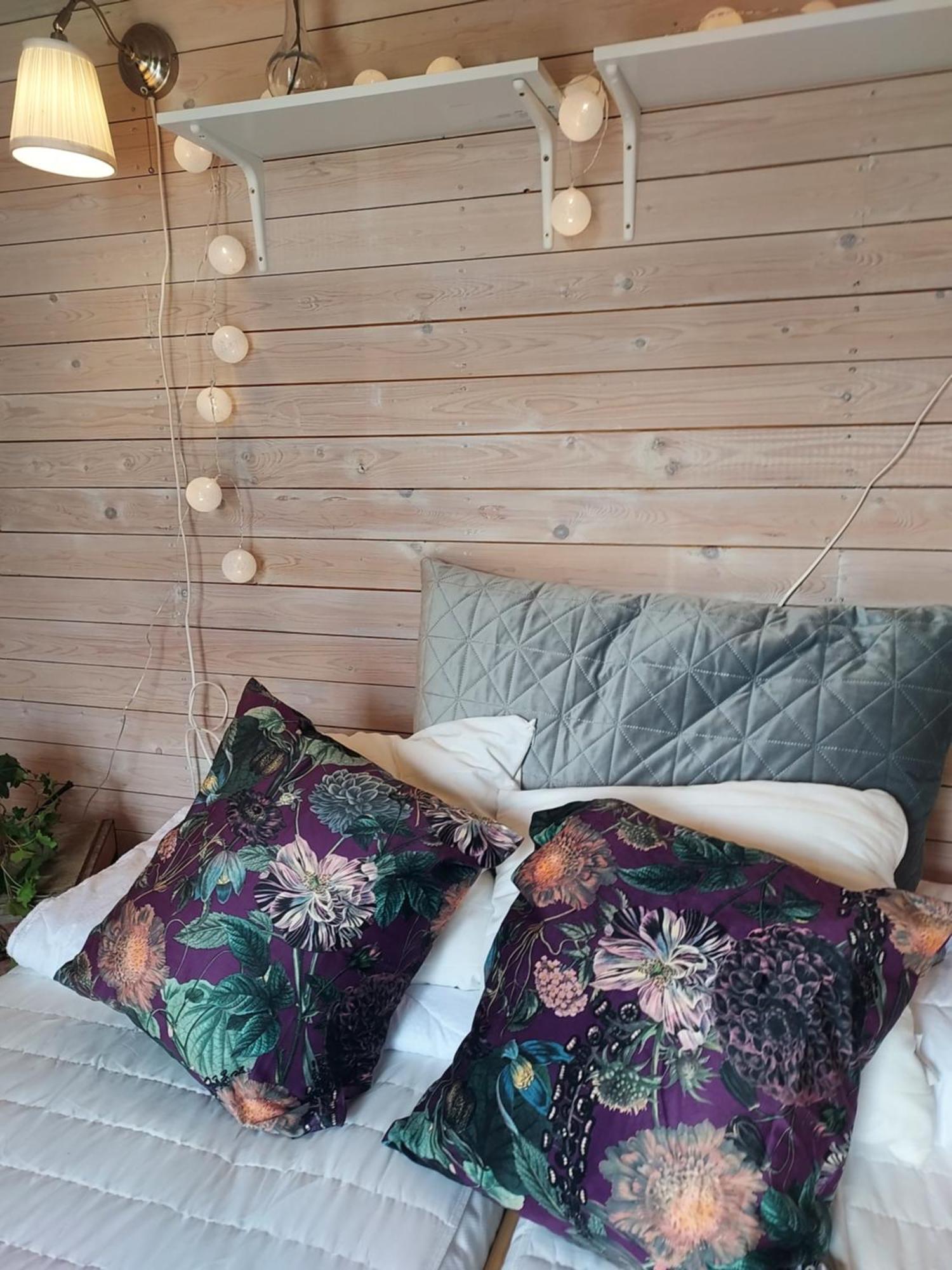 Älgbergets Bed&Breakfast Ucklum Zimmer foto