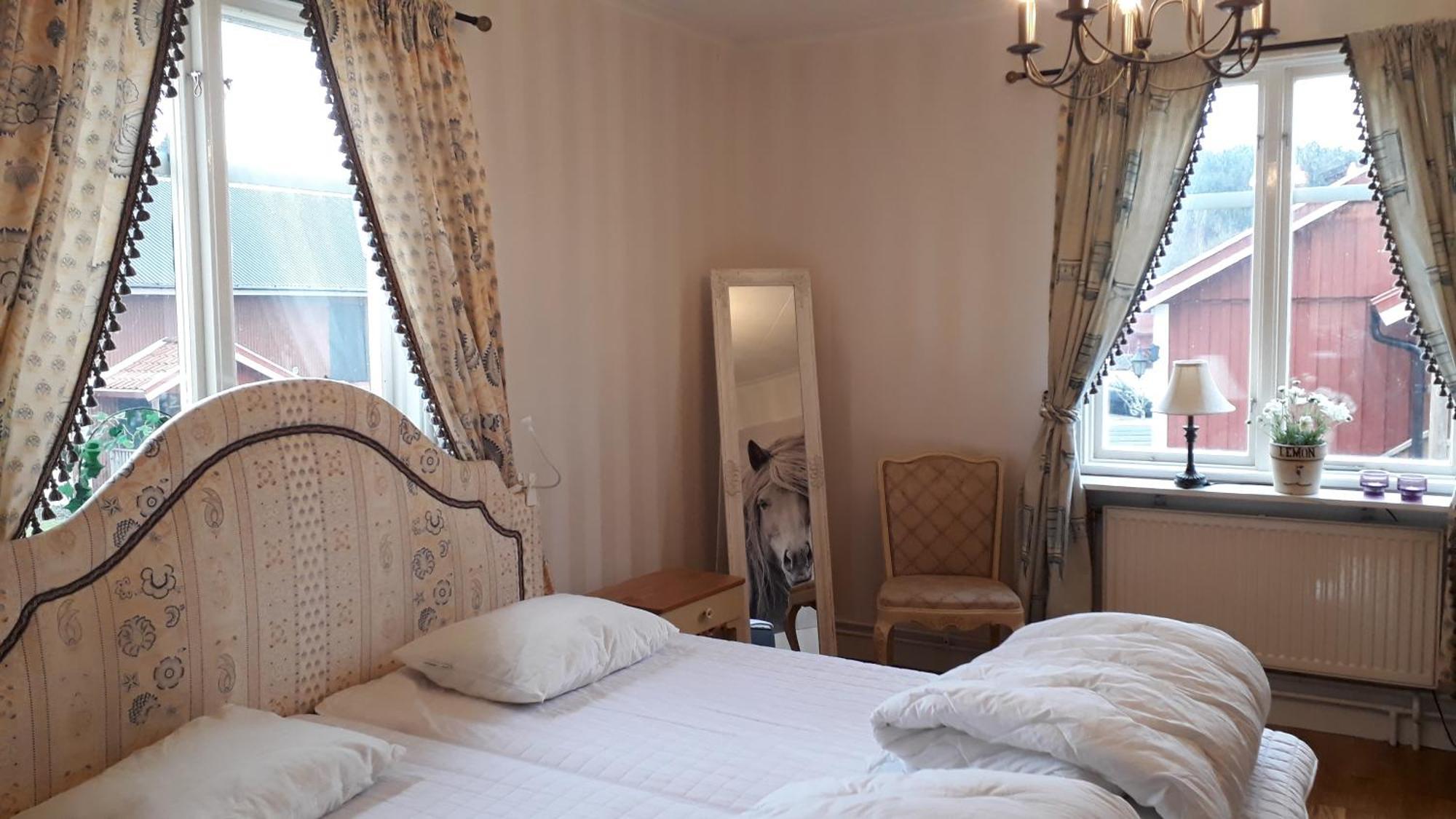 Älgbergets Bed&Breakfast Ucklum Zimmer foto